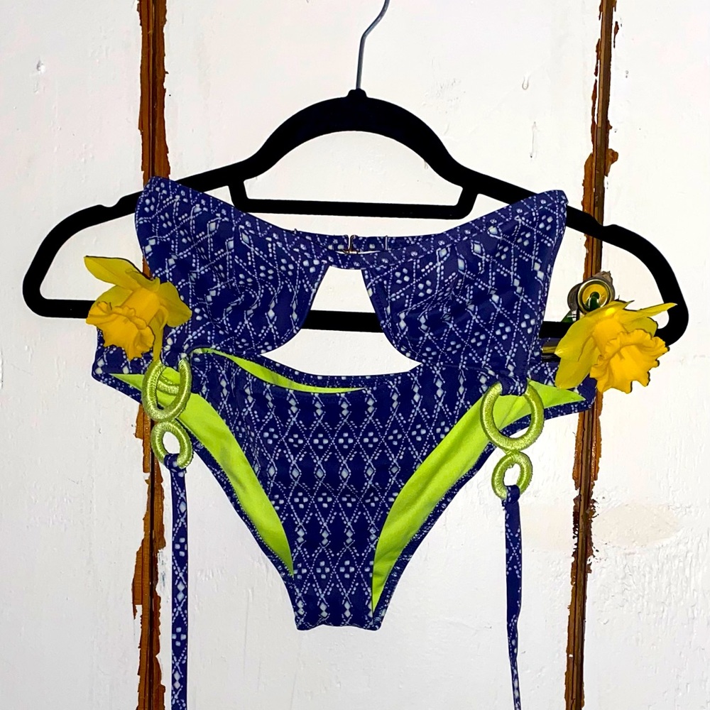 Victoria’s Secret The Cheeky Bikini Size Small